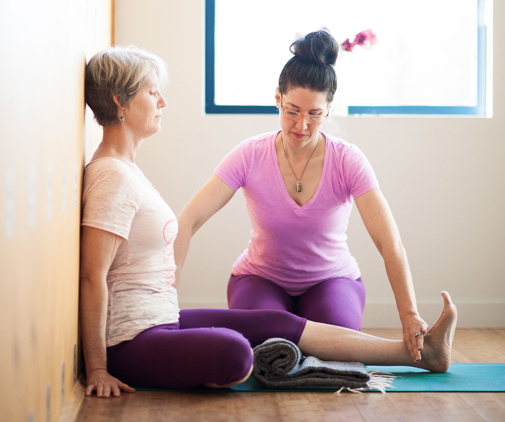 Knee Therapeutics with Letitia | Purna Yoga 828